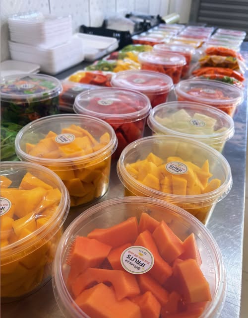 Potes de frutas frescas preparados pela Ifruts